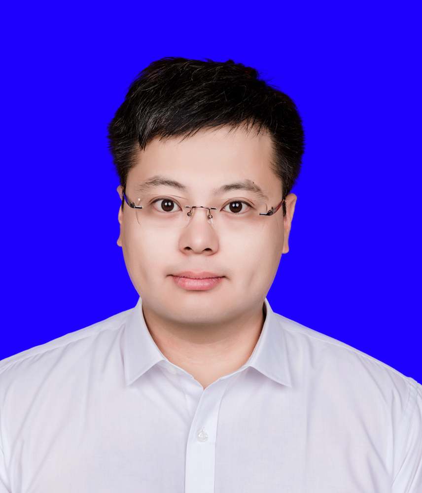 李强照片4.png